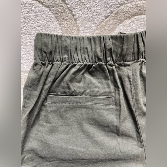 Uniqlo linen cotton relaxed shorts - Picture 7 of 7